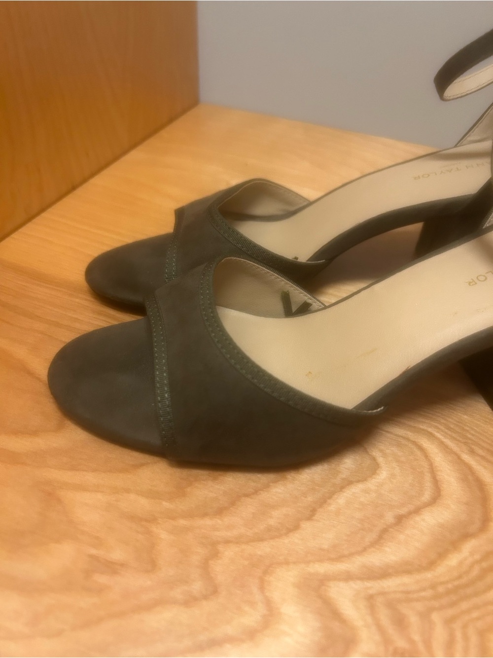 Ann Taylor Outlet Olive Green Ankle-Strap Block Heel Sandals - Picture 3 of 7